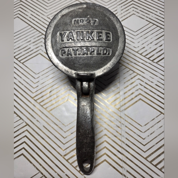 Antique Yankee No. 27 Ice Shaver Scraper Cast Iron Patina Hinged Lid Snow Cones - Picture 1 of 10